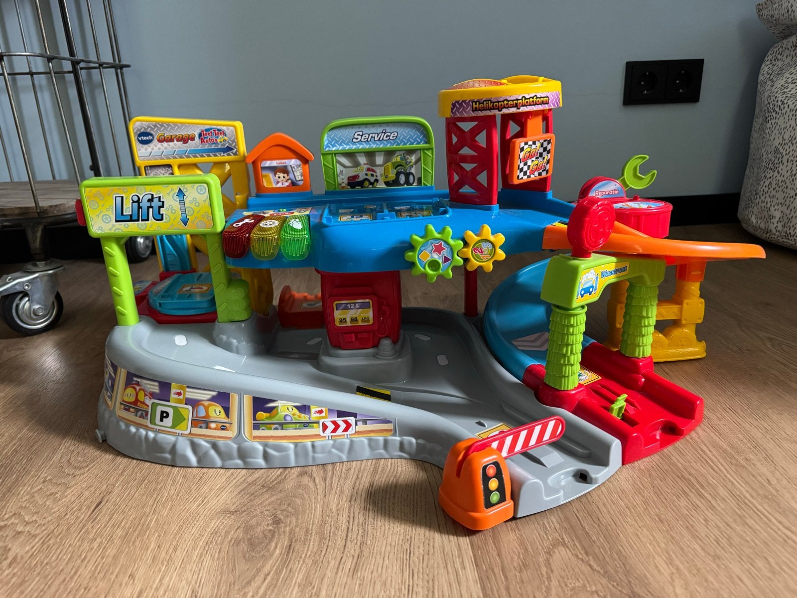 VTech Toet Toet Auto's Garage, Stunt toren, vliegveld & meer, Ophalen, Zo goed als nieuw