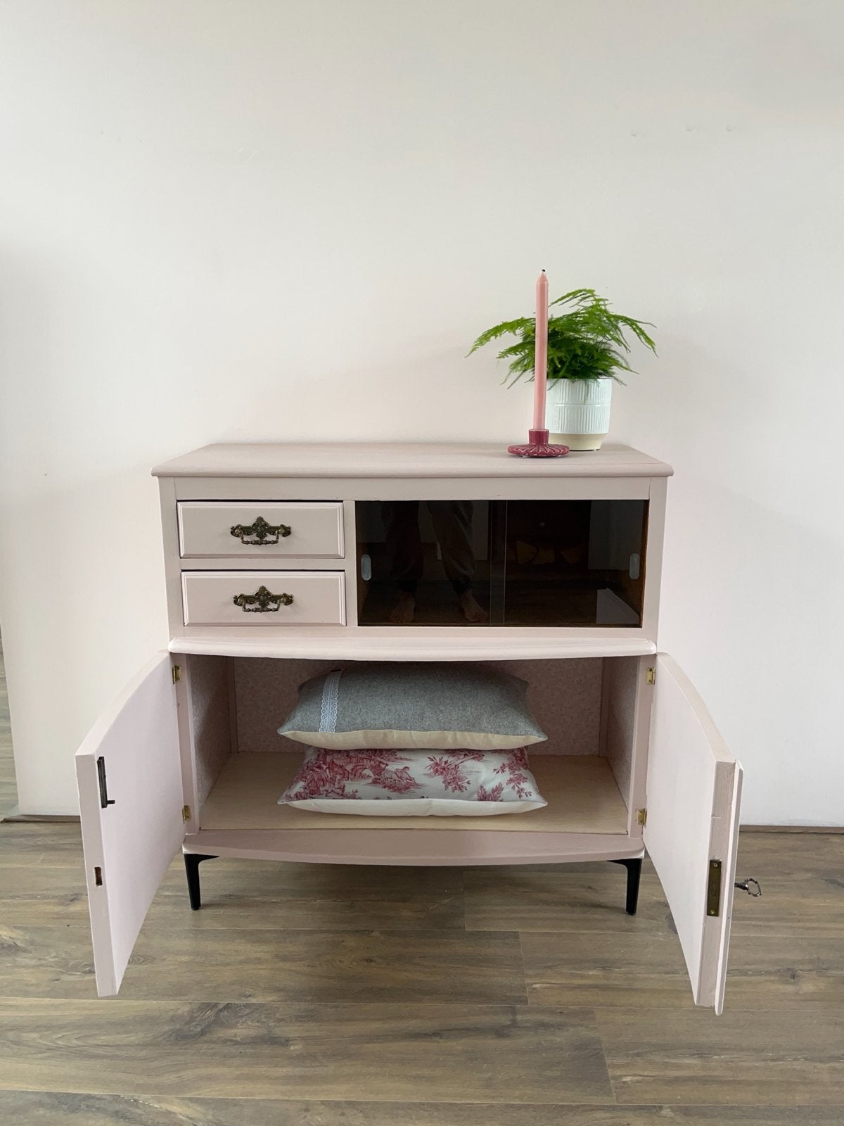 Antiek dressoir/theekastje in leuke kleur, Gebruikt, 50 tot 100 cm, 25 tot 50 cm, Overige houtsoorten