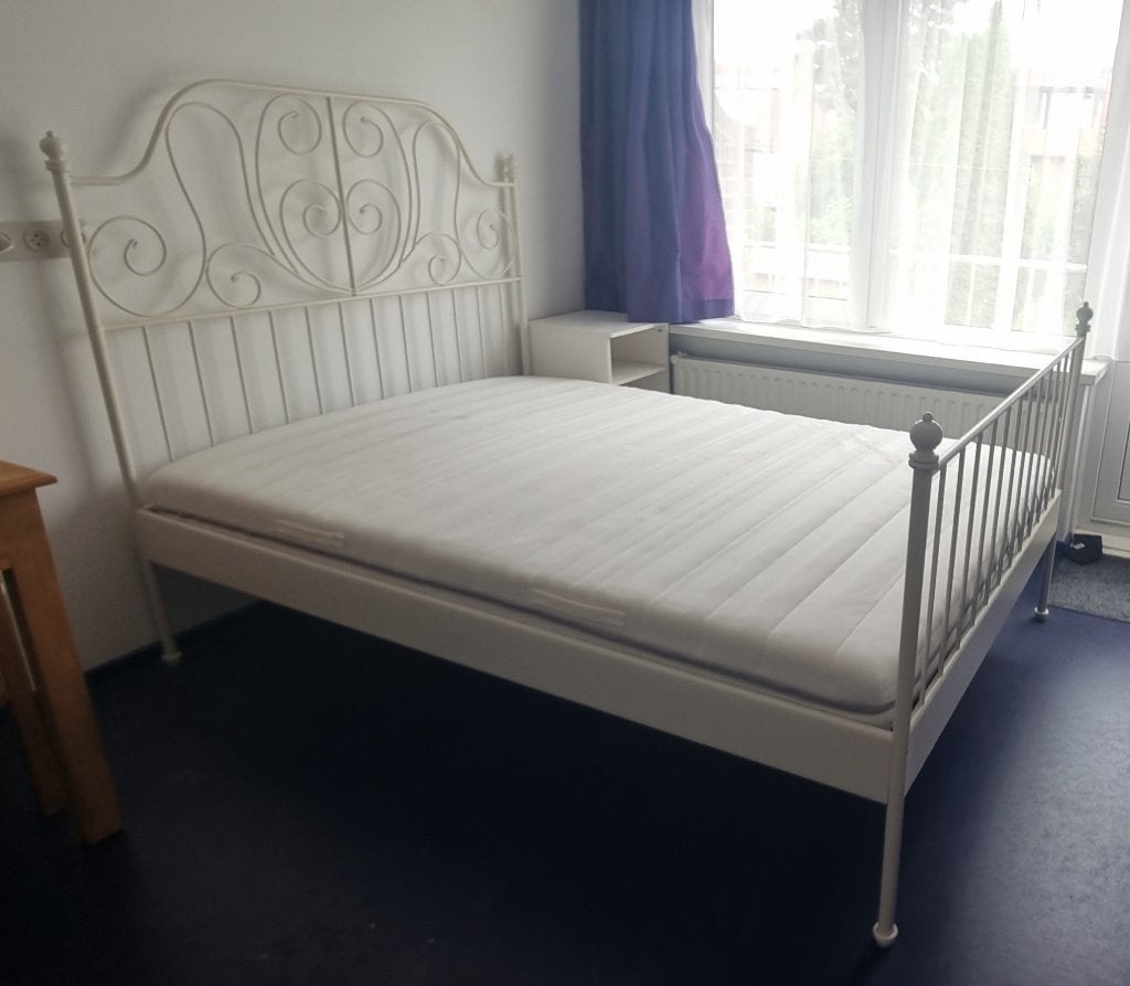 Ikea LEIRVIK Bed wit 160 x 200 incl Matras en nachtkastje, Ophalen, Gebruikt, Wit, Tweepersoons