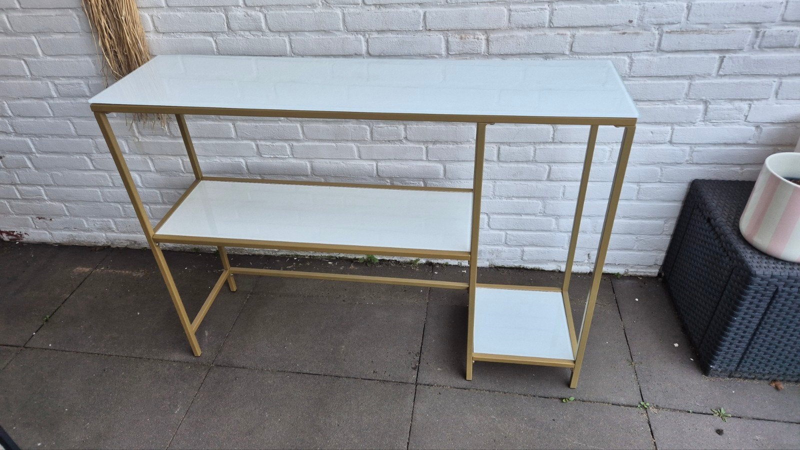 Glazen sidetable met goud dressoir, Huis en Inrichting, Tafels | Sidetables, Ophalen, 25 tot 50 cm, Rechthoekig