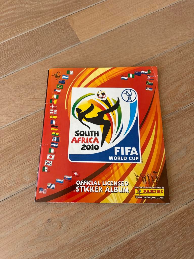 Panini WK 2010 Album Compleet met Messi & Ronaldo, Verzamelen, Sportartikelen en Voetbal, Ophalen of Verzenden, Zo goed als nieuw