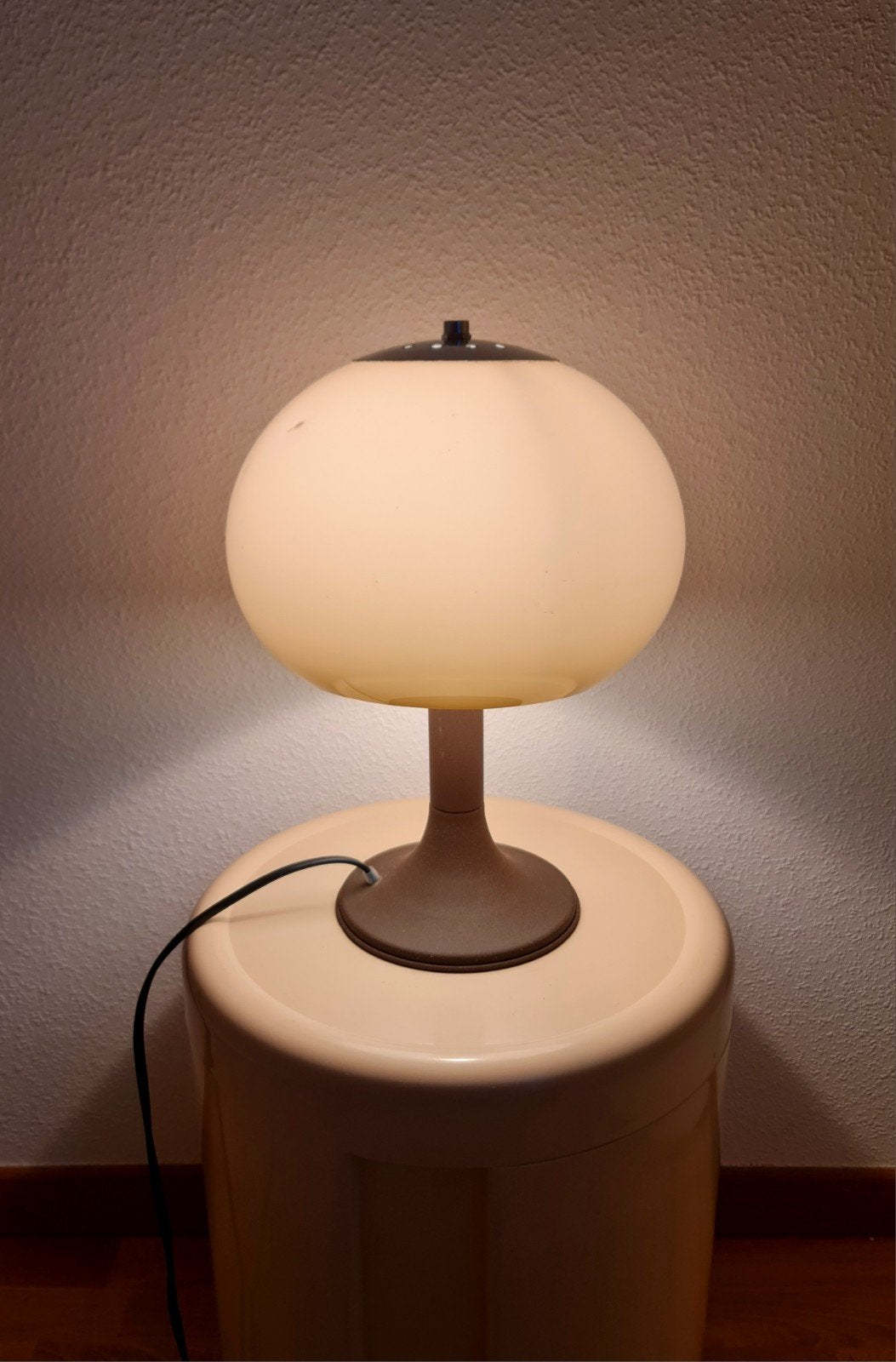 Mushroom tafellamp beige kunststof kap seventies Space Age, Huis en Inrichting, Lampen | Tafellampen, Ophalen