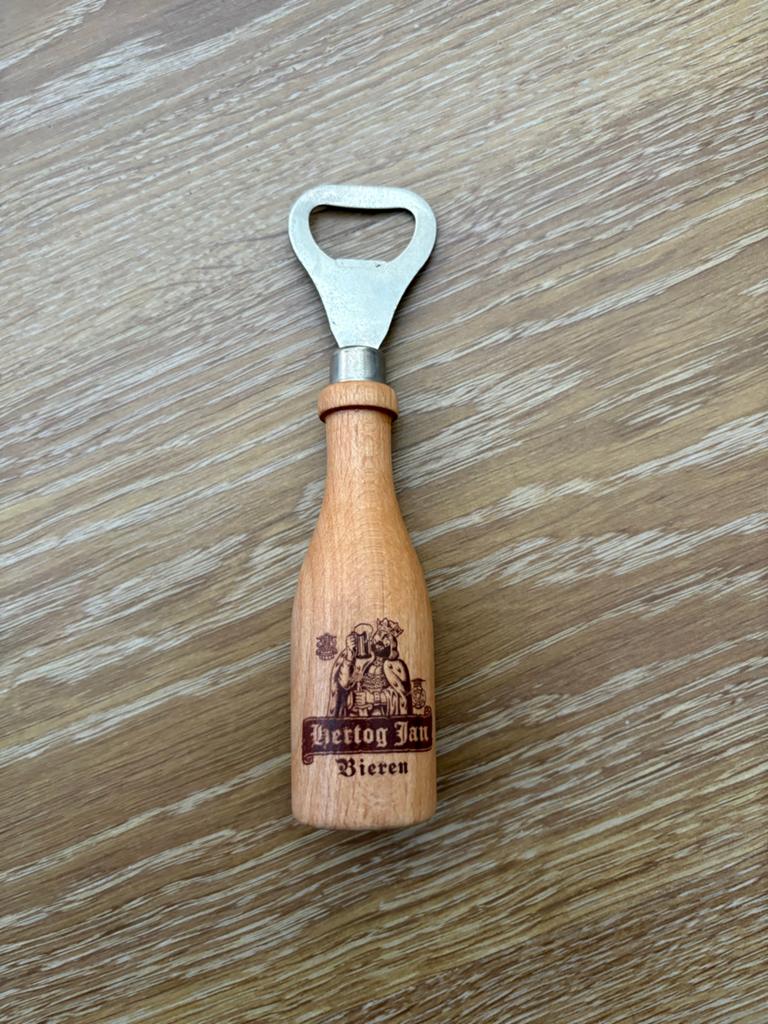 Hertog Jan Flesopener Hout - Bierflesopener, Verzamelen, Biermerken, Verzenden, Zo goed als nieuw
