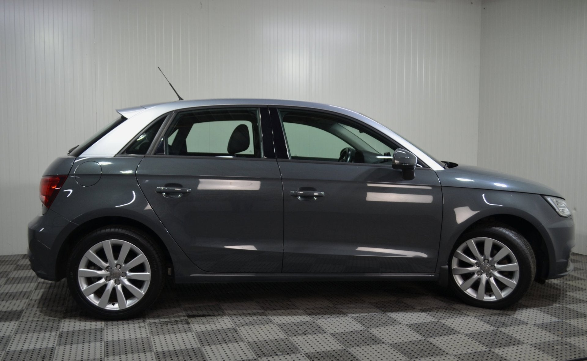 Audi A1 Sportback 1.0 TFSI Sport Pro Line / Trekhaak / Stoel, Voorwielaandrijving, 95 pk, 4 stoelen, Benzine
