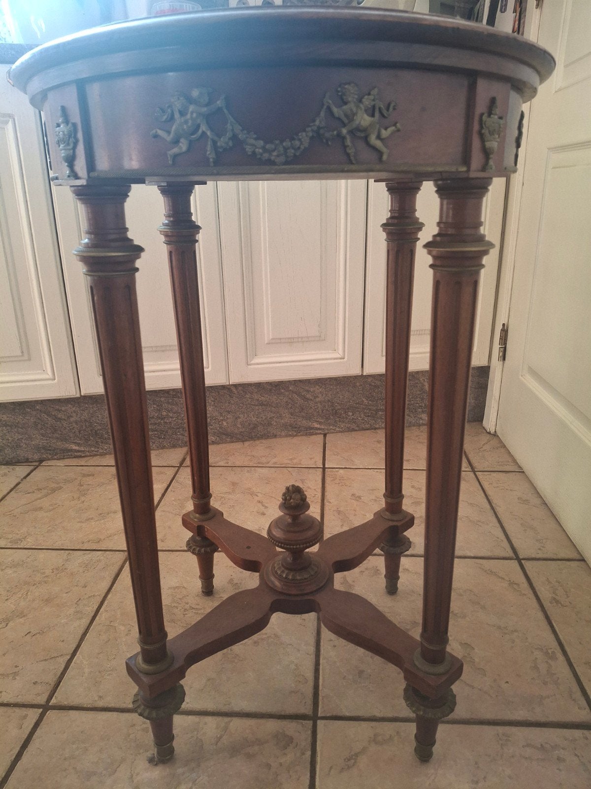 Antieke bijzettafel met marmeren blad en brons, Ophalen