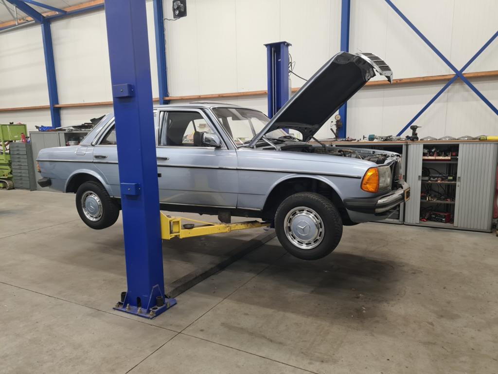 Mercedes-Benz 200d automaat belastingvrij 1981 Blauw, foto 8
