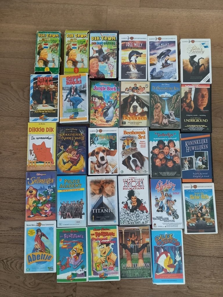 29 Videobanden allerlei leeftijden en (teken)films, Cd's en Dvd's, VHS | Film, Ophalen, Gebruikt, Alle leeftijden, Overige genres