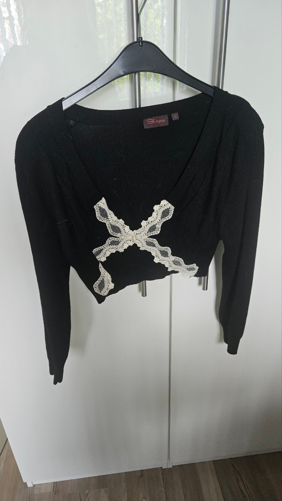 Chique Zwarte Bolero Steps Maat S met Wit Kant, Zwart, Ophalen of Verzenden, Zo goed als nieuw, Steps