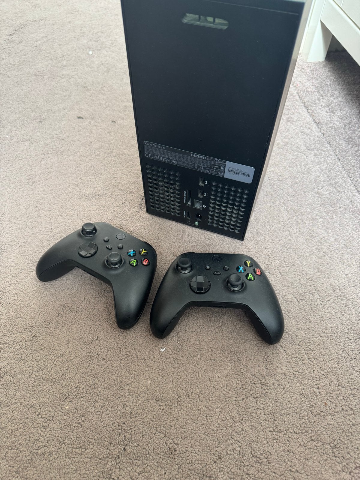 Foto 3 van Xbox Series X met twee controllers met originele doos!