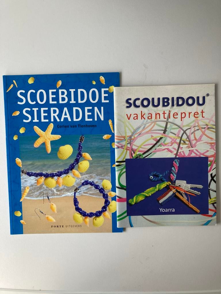 2 Scoebidoe Boekjes: Sieraden & Vakantiepret, Ophalen of Verzenden, Gelezen, Sieraden maken, Geschikt voor kinderen