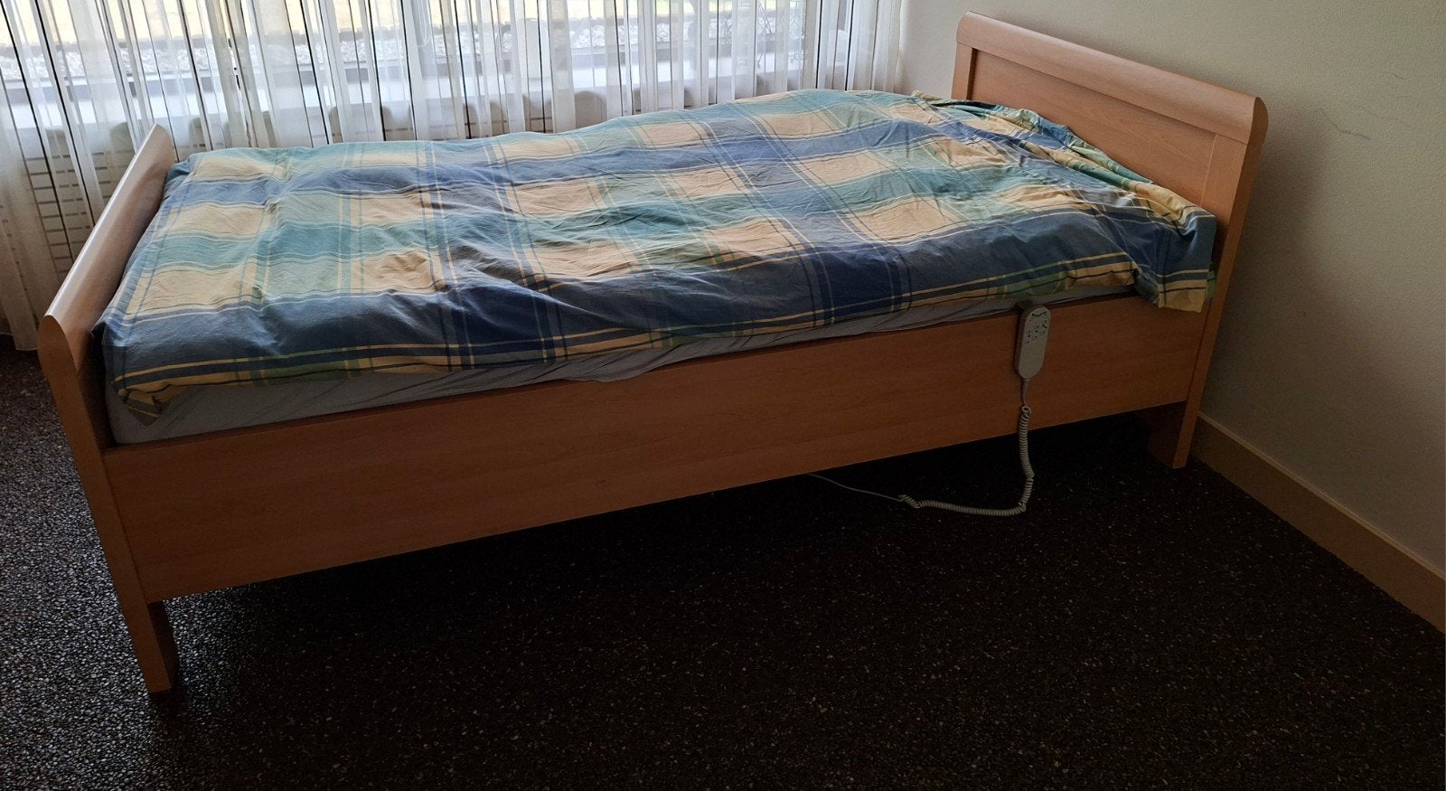 bed met verstelbare lattenbodem, Huis en Inrichting, Ophalen, Eenpersoons, 200 cm, Hout