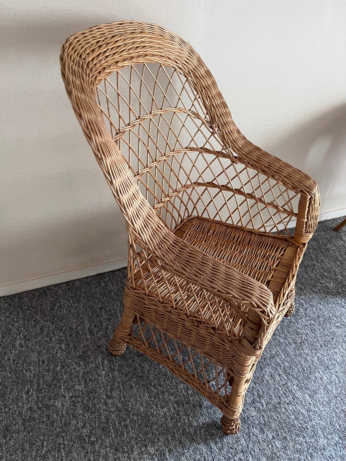 Grote rieten stoel - Vintage design, Huis en Inrichting, Stoelen, Ophalen, Gebruikt, Bruin, Riet of Rotan