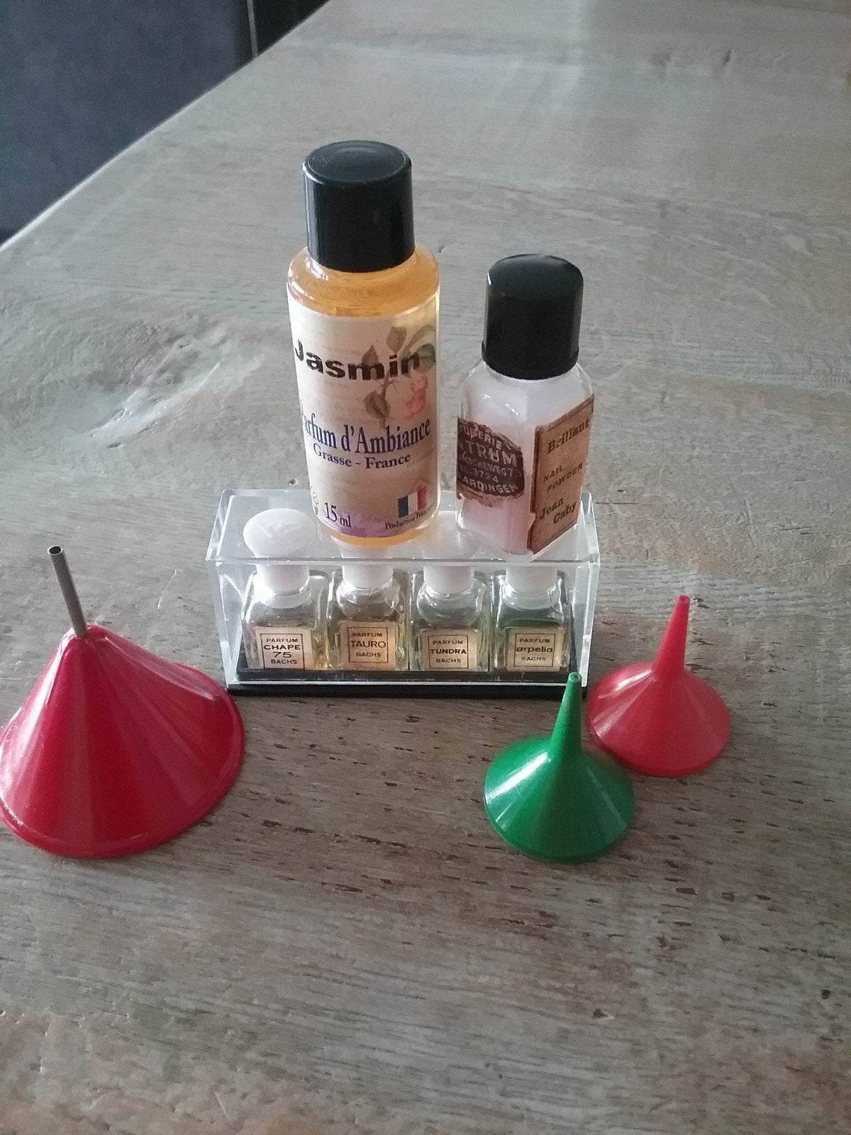 PARFUM.. NAILPOWDER ..en TRECHTERTJES.., Ophalen of Verzenden, Gebruikt, Miniatuur, Gevuld