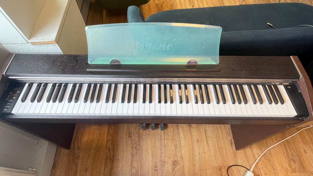 Piano Casio PX-700, Muziek en Instrumenten, Piano's, Ophalen, Bruin, Digitaal, Zo goed als nieuw