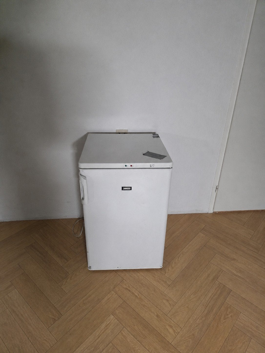 Werkende zuinige zanussi vriezer, Witgoed en Apparatuur, Vriezers en Diepvrieskisten, Ophalen, Gebruikt, 60 tot 90 cm, Vrieskast