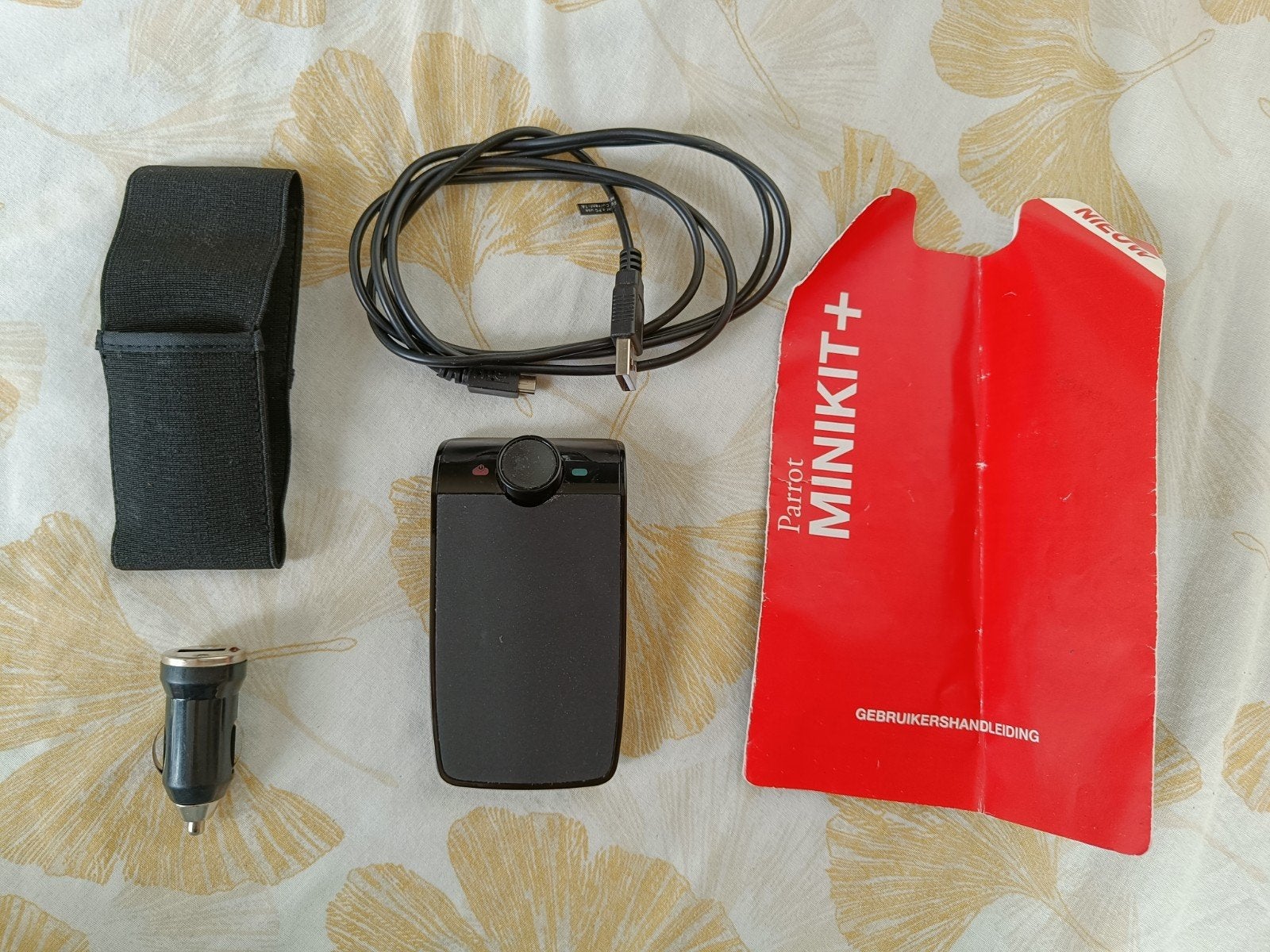 Parrot MINIKIT+ Bluetooth Handsfree Carkit, Ophalen of Verzenden, Gebruikt