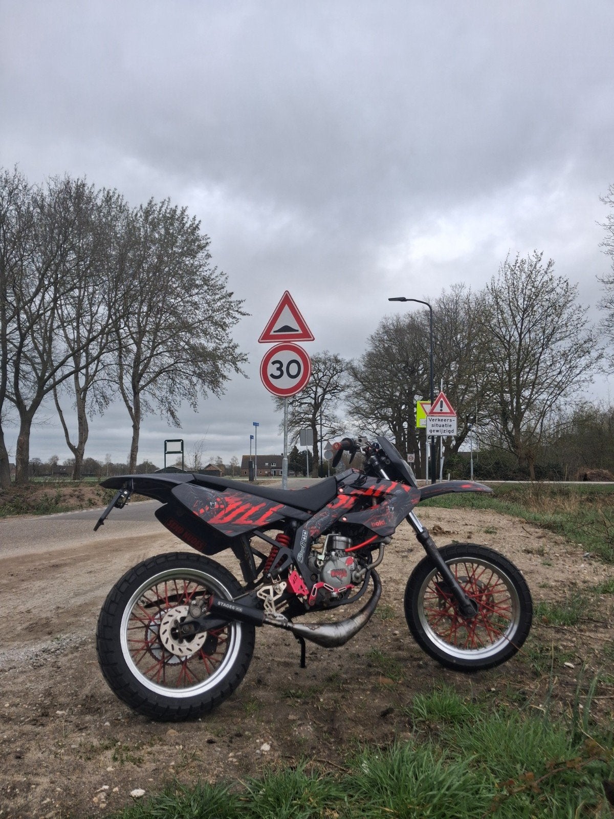 Derbi senda SM 77br rood zwart 2005, Ophalen, 6 versnellingen, Maximaal 45 km/u, Zo goed als nieuw