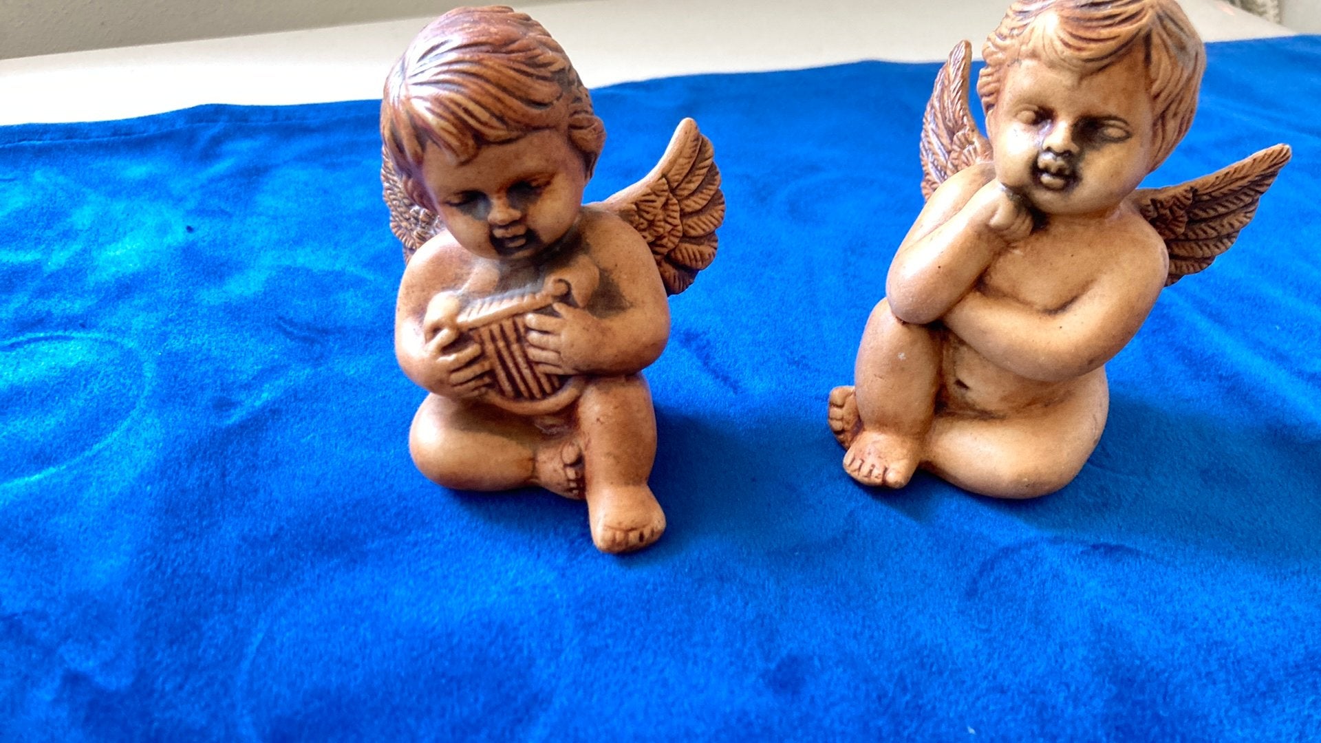 2 engeltjes van steen ? Porselein?, Ophalen, Zo goed als nieuw, Beeld(je)