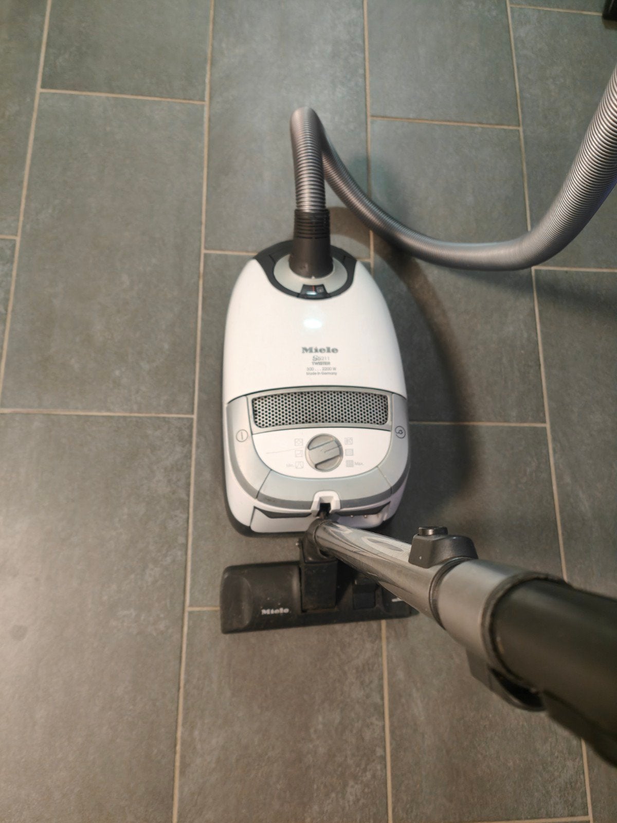 Miele S5211 TWISTER Stofzuiger 300-2200W, Ophalen of Verzenden