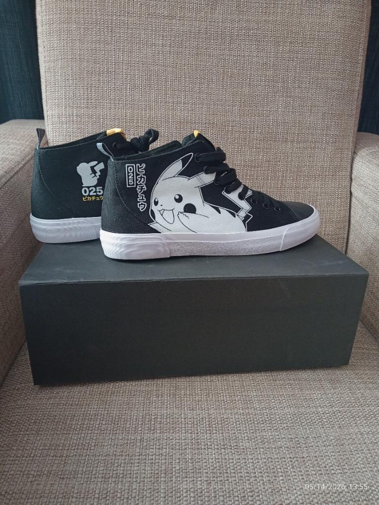 Pokémon 25th anniversary limited edition Akedo schoenen, Ophalen of Verzenden, Nieuw