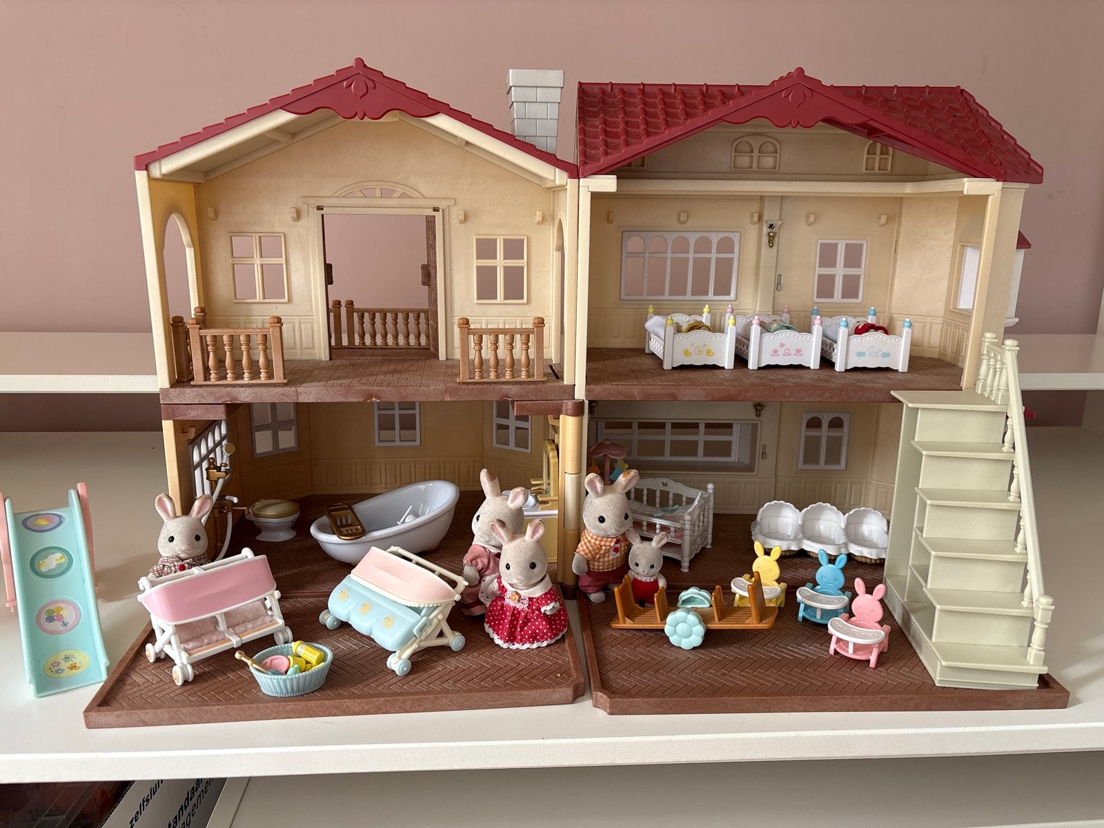 Sylvanian Families Huis met veel accessoires, Kinderen en Baby's, Ophalen, Zo goed als nieuw, Poppenhuis
