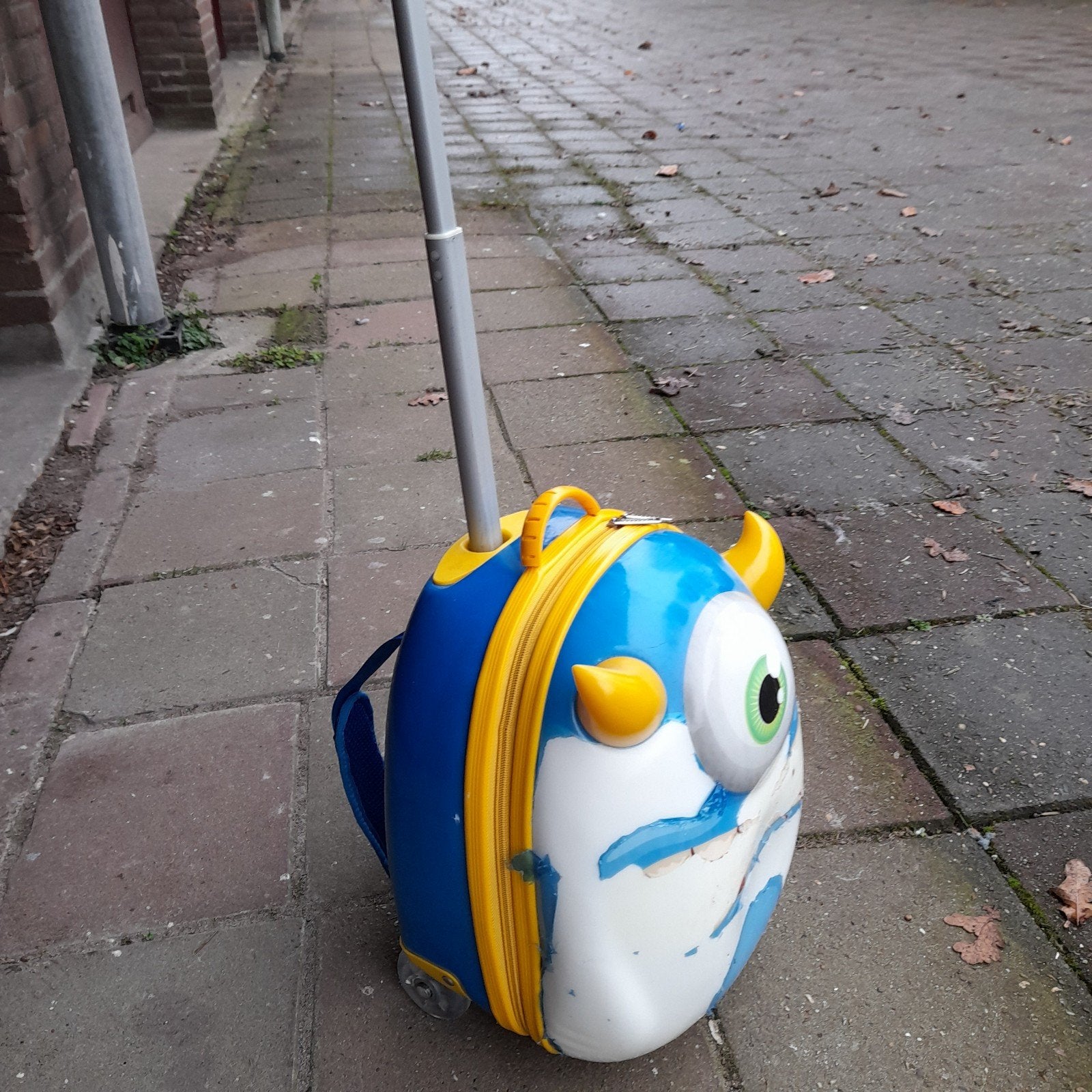 Minion kinder Koffer + Uitschuifbaar Handvat, Ophalen, Gebruikt, Hard kunststof, Wieltjes