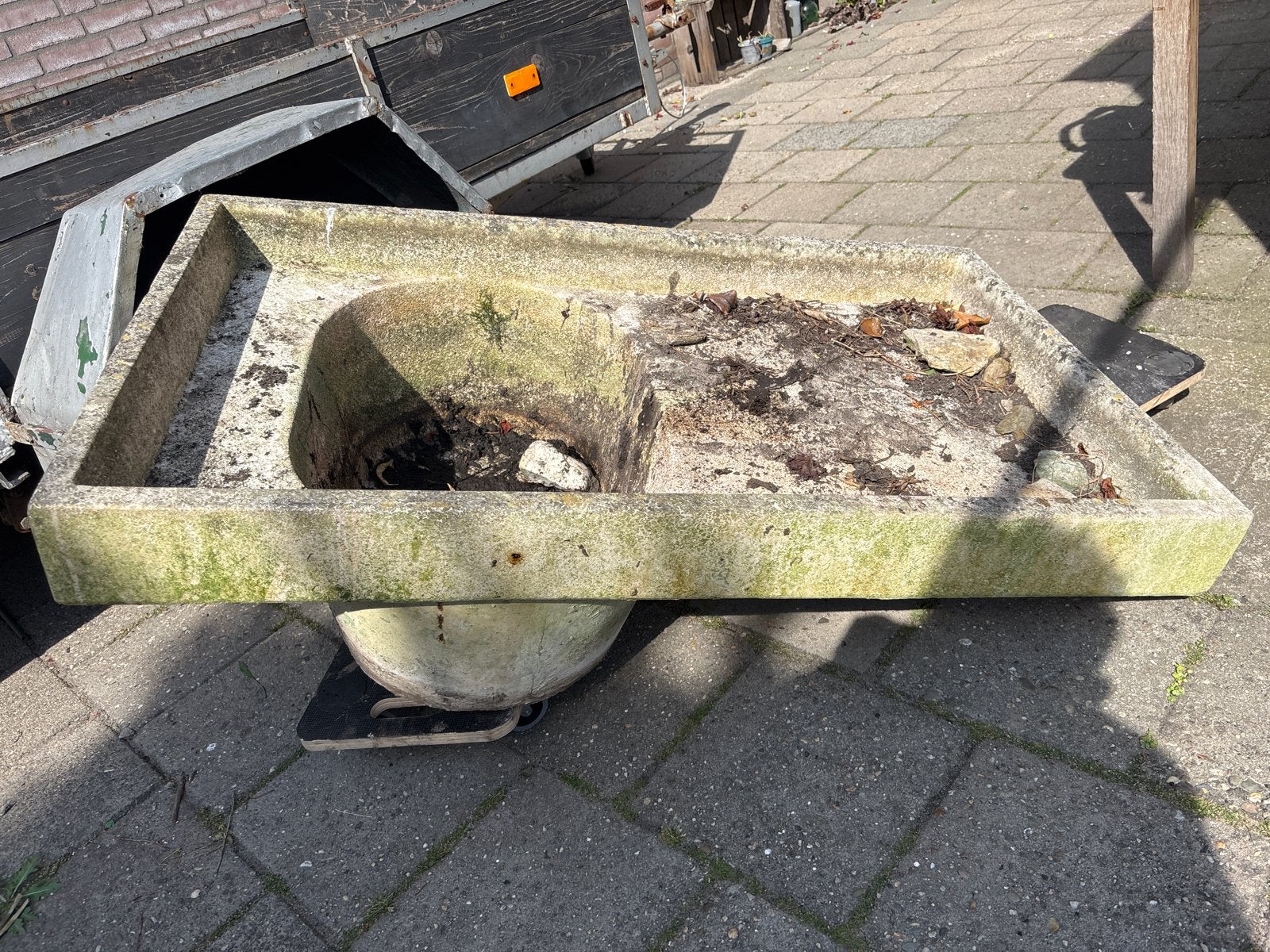 Ouderwets zitbad. Tuin decoratie, Ophalen