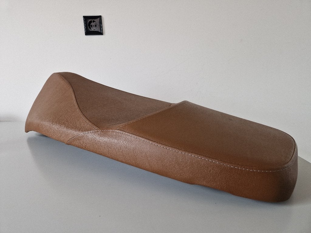 Zadel - buddyseat voor kymco new people s bruin skai leder, Ophalen, Zo goed als nieuw, Zadel, Kymco