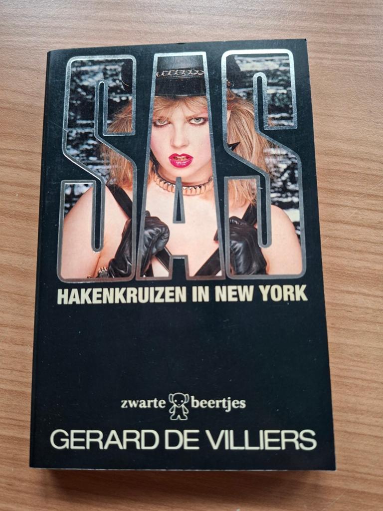 Gerard de Villiers.  Hakenkruizen in New York., Ophalen of Verzenden