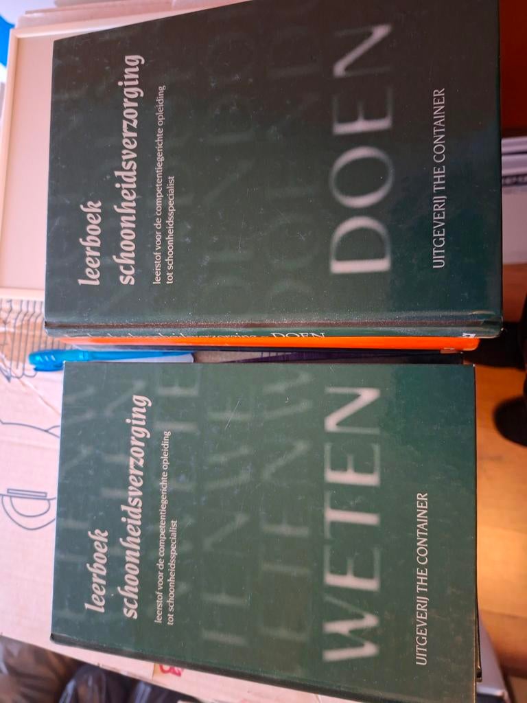 Leerboeken schoonheidsverzorging Weten en Doen, Boeken, Ophalen of Verzenden, Beta, Gelezen