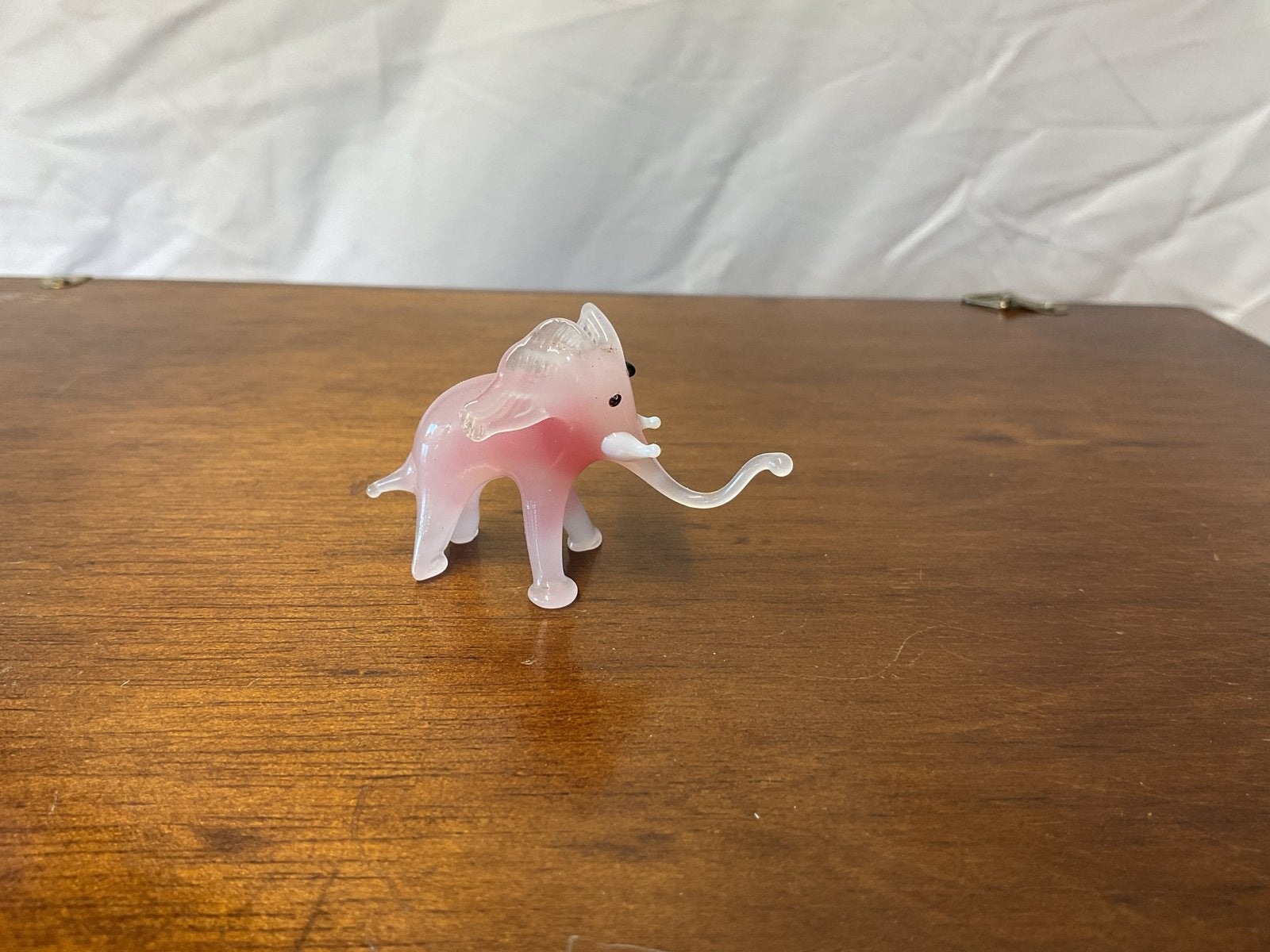 Roze glazen olifantje - decoratief beeldje, Ophalen of Verzenden, Zo goed als nieuw, Wild dier, Beeldje of Figuurtje