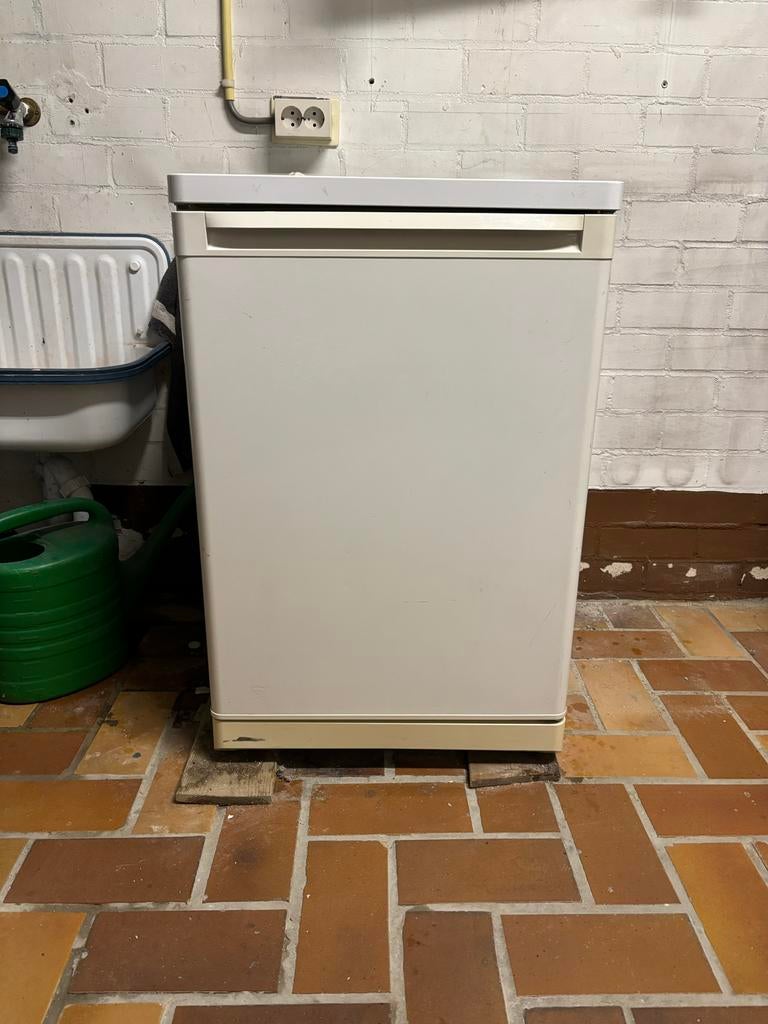 Compacte Bosch koelkast - Ideaal voor kleine ruimtes, Witgoed en Apparatuur, Koelkasten en IJskasten, Ophalen, Minder dan 85 cm