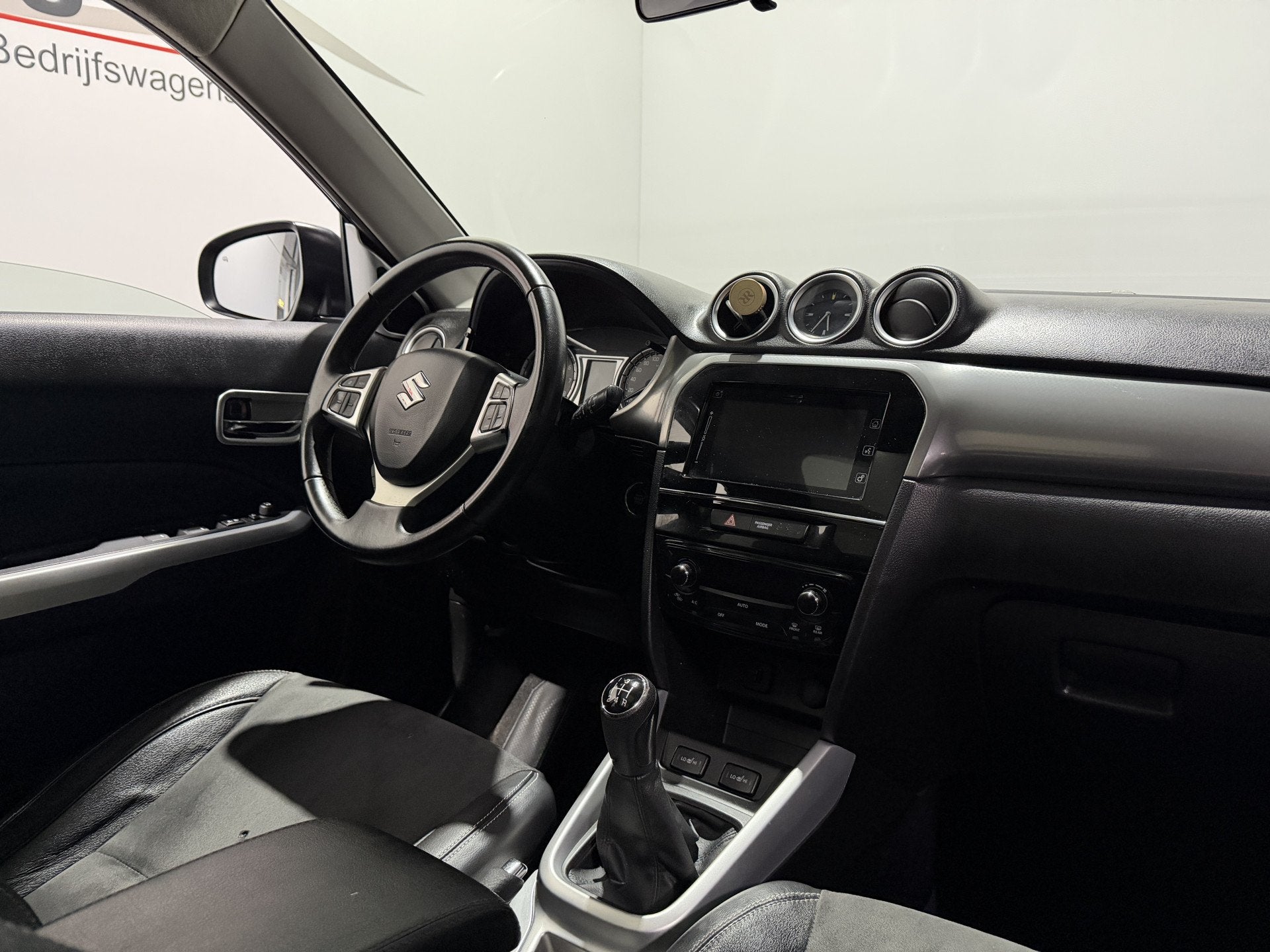 Suzuki Vitara 1.6 High Executive - Navi / Camera / Trekhaak, Auto's, Voorwielaandrijving, Euro 6, 4 cilinders, 400 kg