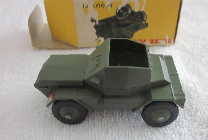 Dinky Toys Scout Car 673 in mint staat en in originele doos., Ophalen of Verzenden, Zo goed als nieuw, Auto, Dinky Toys