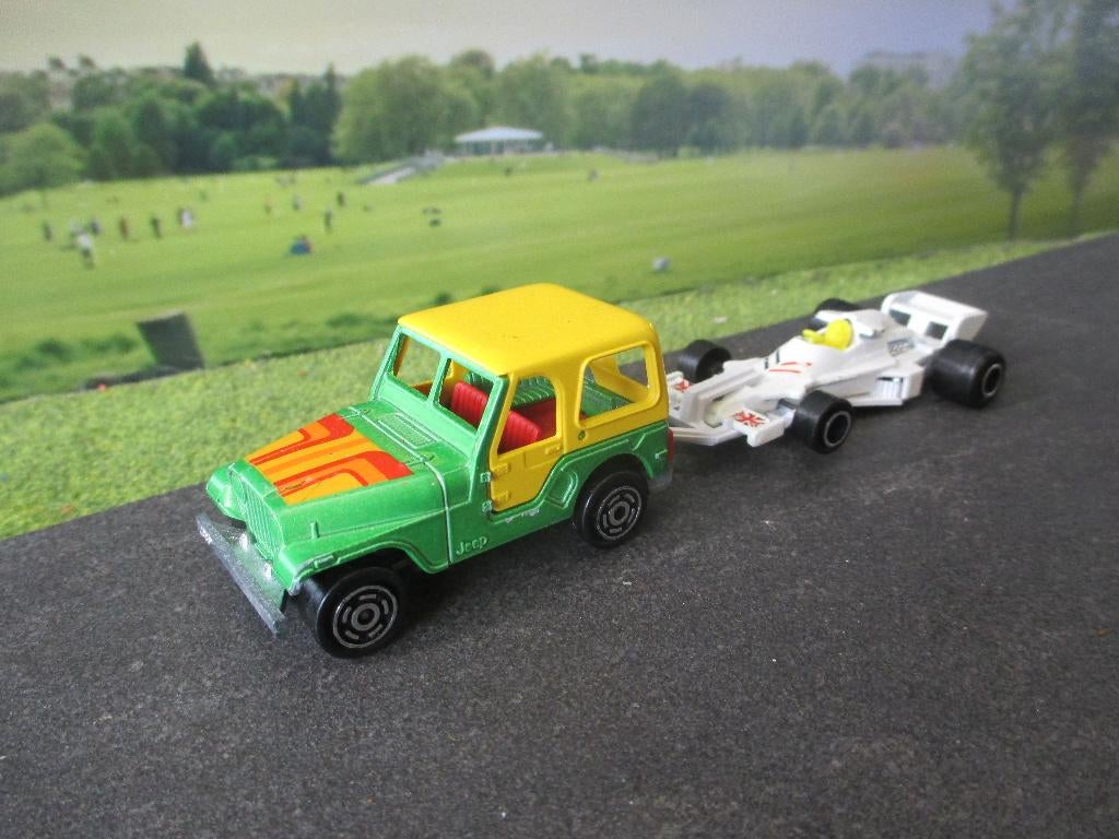 1:64 Jeep CJ-5 Golden Eagle & Shadow DNS Formule 1 Near Mint, Ophalen of Verzenden, Zo goed als nieuw, Auto