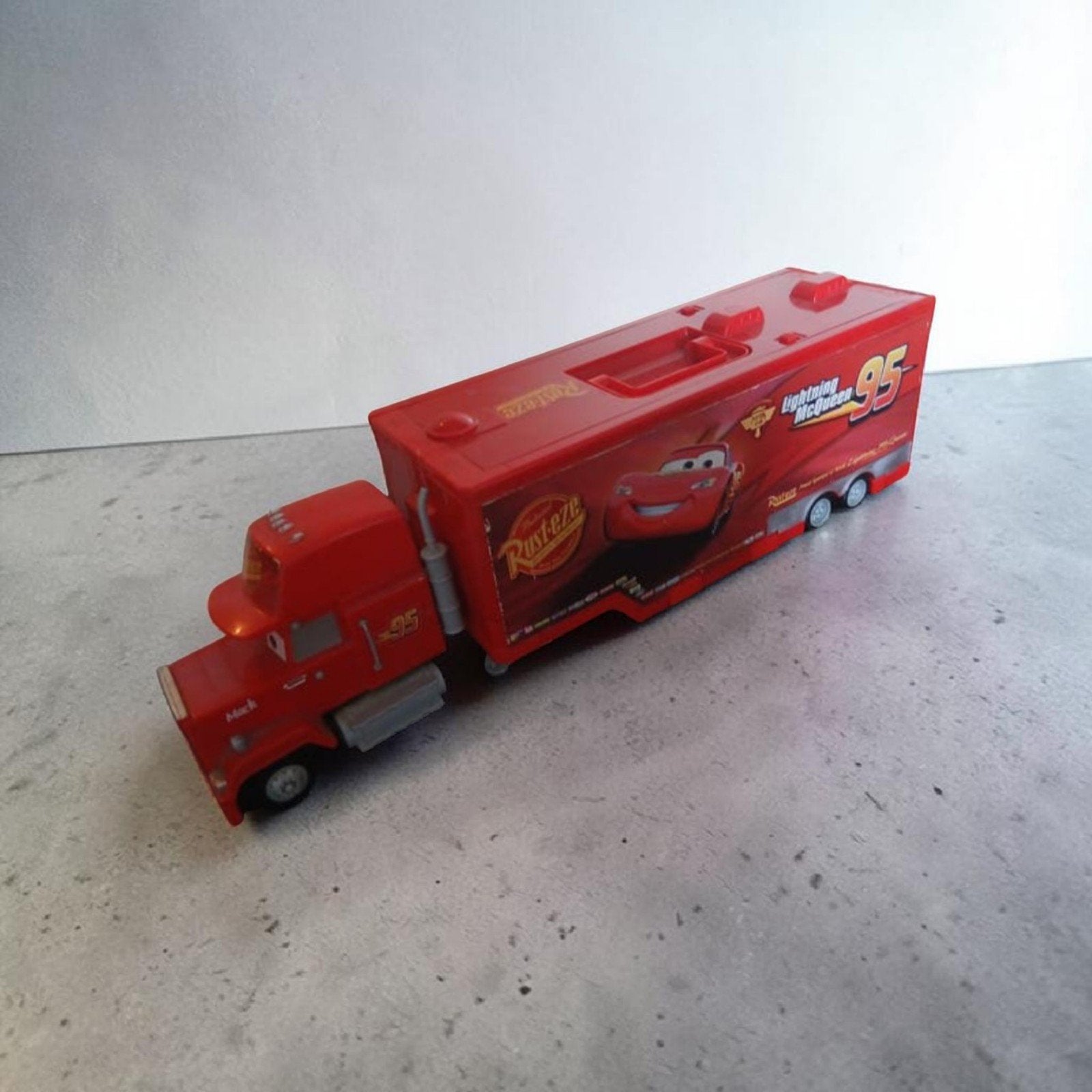 Disney Cars Mack Truck Speelset - Bliksem McQueen, Kinderen en Baby's, Ophalen of Verzenden, Zo goed als nieuw