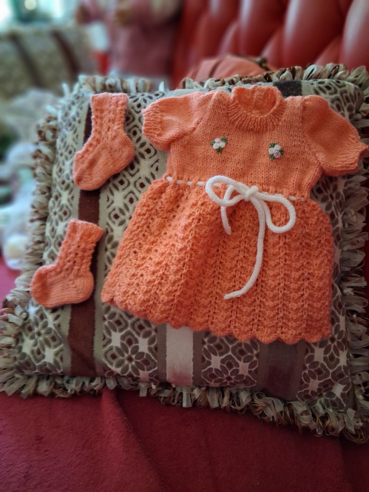 Handgebreid babyjurkje met sokjes - Oranje, Ophalen of Verzenden, Nieuw, Handgemaakt, Meisje