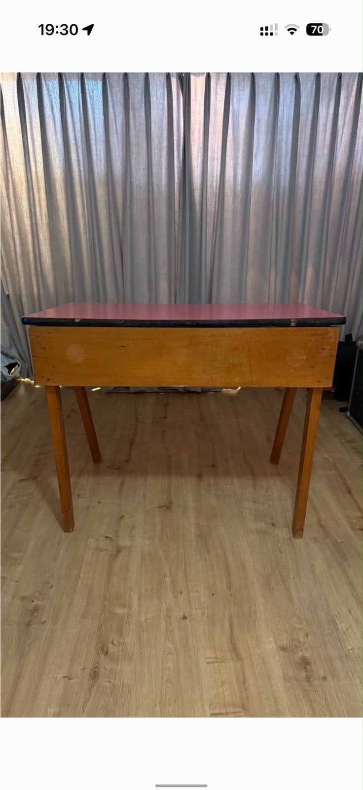 Vintage houten bureau met rood blad, Ophalen