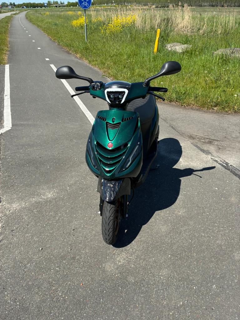 Piaggio zip 80cc full option!, Fietsen en Brommers, Scooters | Piaggio, Ophalen, Zo goed als nieuw, Benzine, Zip