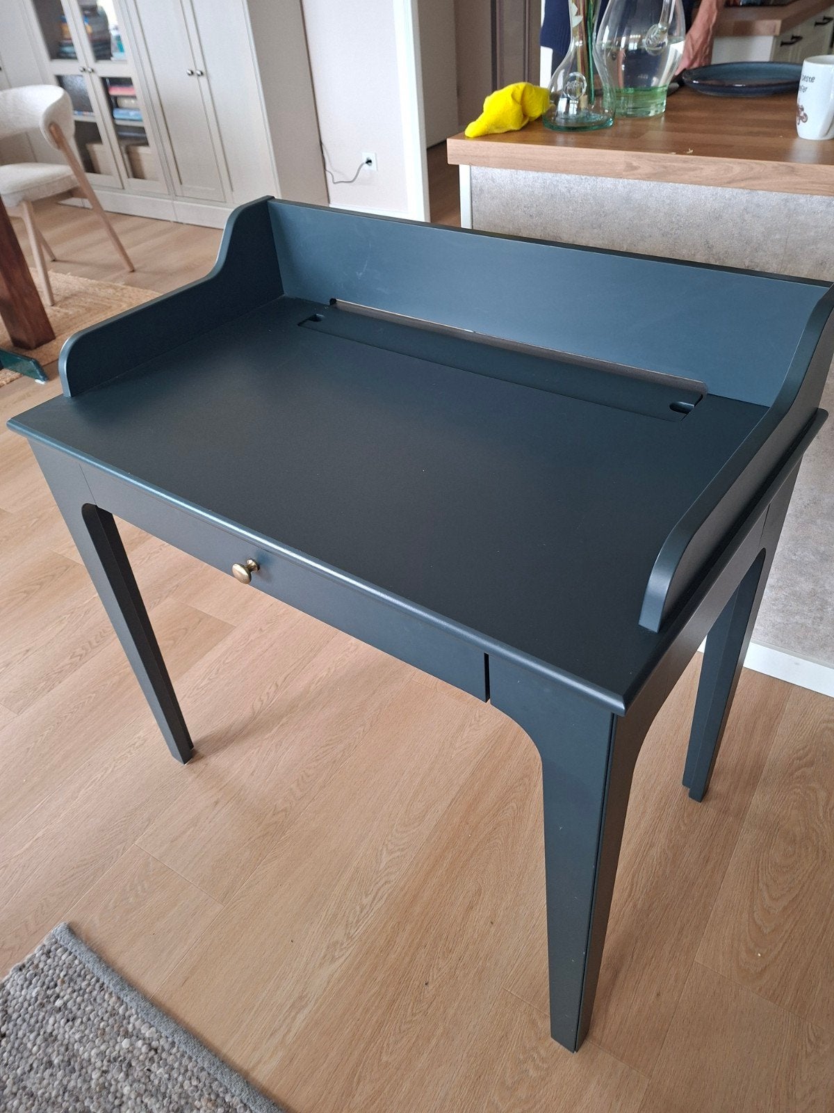 Mooi klassiek ikea bureau lommarp, Ophalen, Zo goed als nieuw
