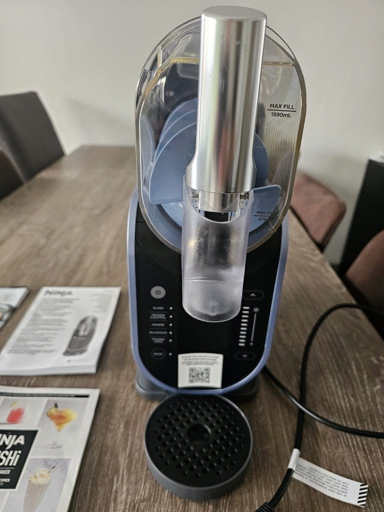 Ninja Slushi Machine - Zo goed als nieuw, Witgoed en Apparatuur, IJsmachines, Ophalen, Zo goed als nieuw, Zelfvriezend