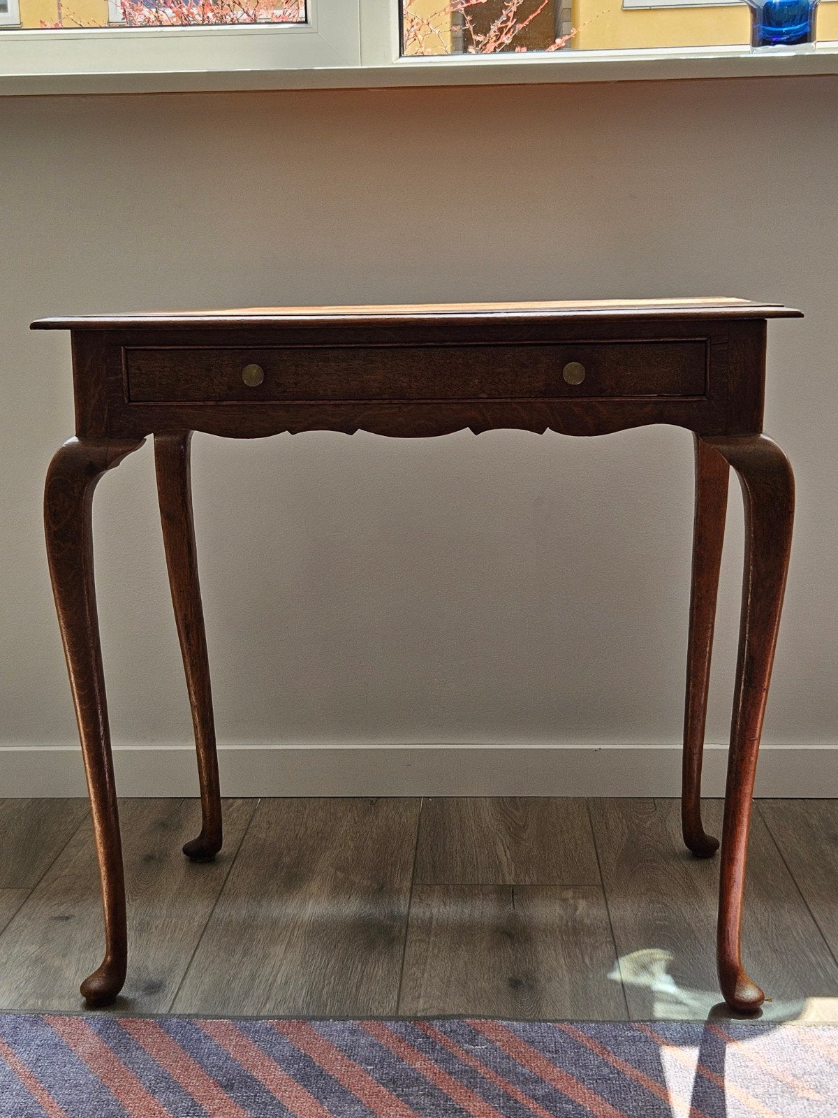 Antieke bijzettafel met lade - Chippendale stijl, Antiek en Kunst, Antiek | Meubels | Tafels, Ophalen of Verzenden