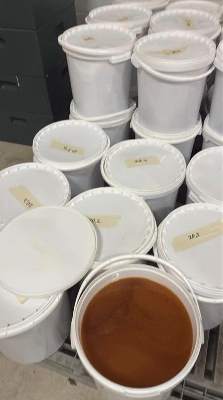 Verse geslingerde Heidehoning - €12,50 per kilo, Ophalen