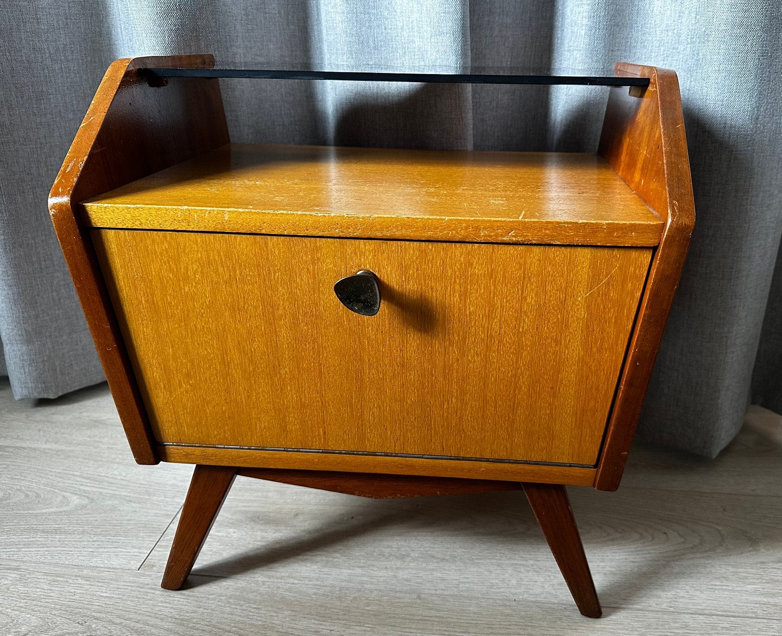 Vintage houten nachtkastje, Antiek en Kunst, Antiek | Meubels | Kasten, Ophalen