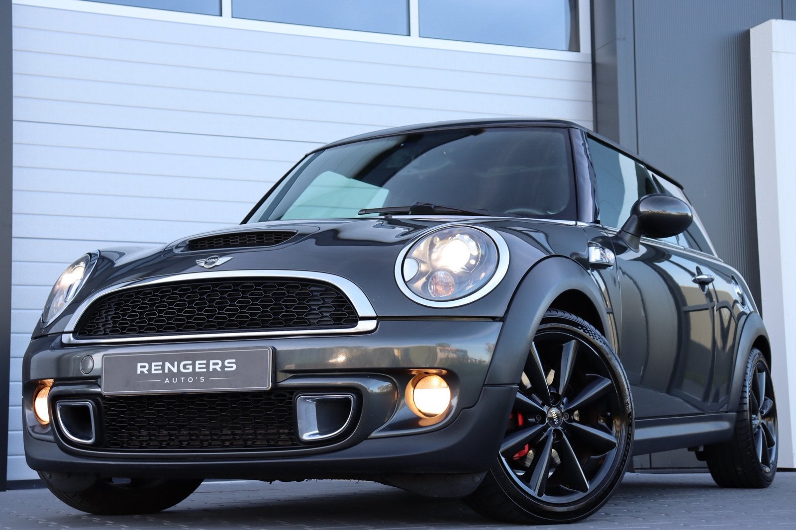 Mini Cooper S 1.6 | Full Option | Grote Beurt | Nieuwe APK!, Auto's, Voorwielaandrijving, Xenon verlichting, Zwart, 4 stoelen