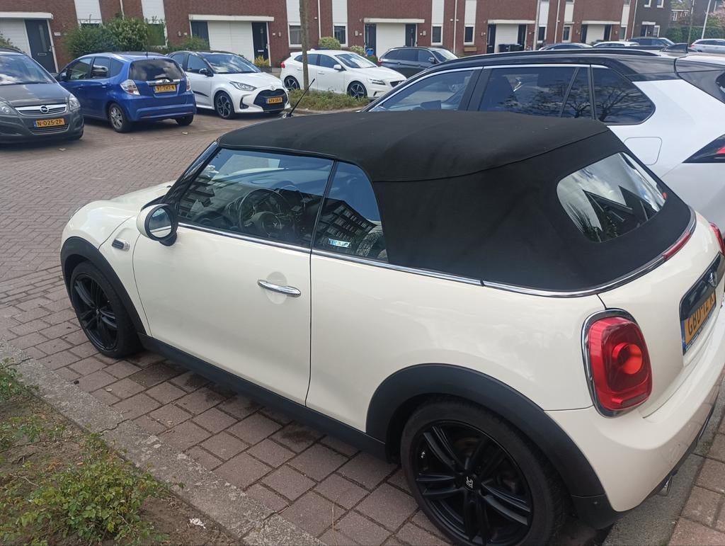 Mini Cabrio 1.5d 116pk Aut 2017 Wit, Auto's, Voorwielaandrijving, Stof, Euro 6, Cabriolet