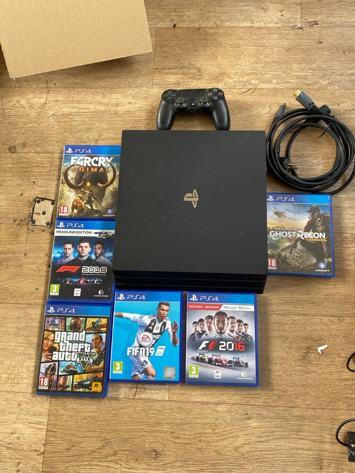 PlayStation 4 Pro met 6 games en 1 controller, Spelcomputers en Games, Ophalen, Met 1 controller, Pro, Gebruikt