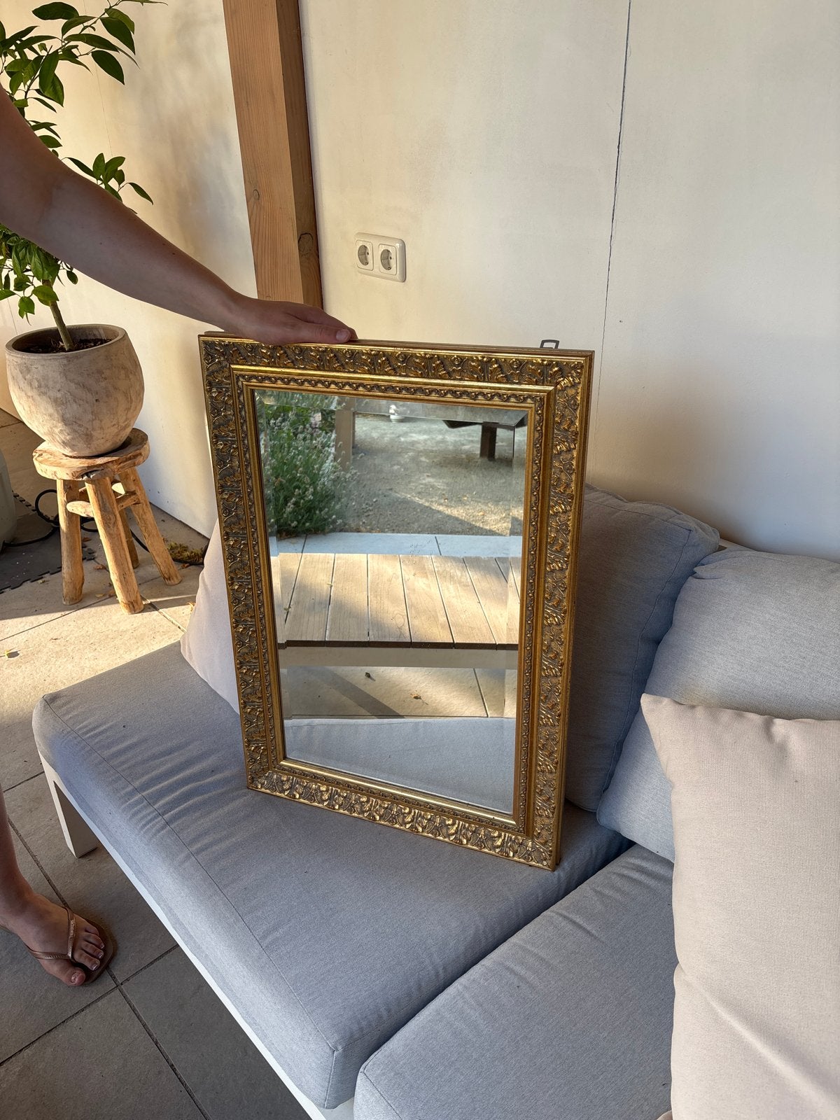 Gouden spiegel met sierlijke lijst, Ophalen, Rechthoekig, 50 tot 100 cm, 100 tot 150 cm