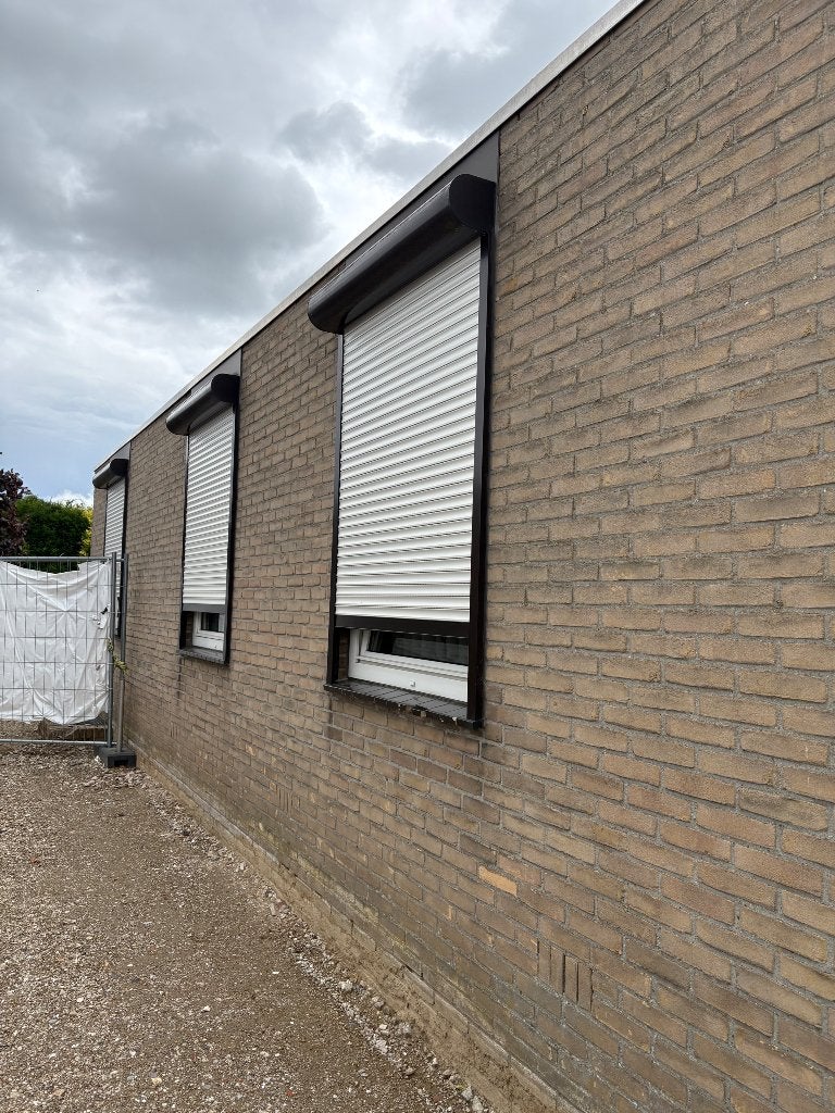 3 rolluiken, Doe-het-zelf en Verbouw, Rolluiken, Ophalen, Gebruikt, 100 tot 150 cm, Bruin