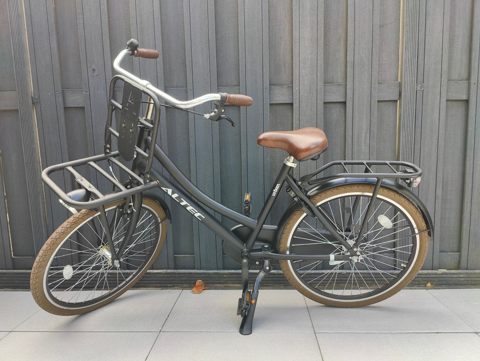 Altec Urban mat zwarte 24 inch fiets. Nog netjes., Fietsen en Brommers, Fietsen | Meisjes, Ophalen of Verzenden, Handrem, Altec Urban